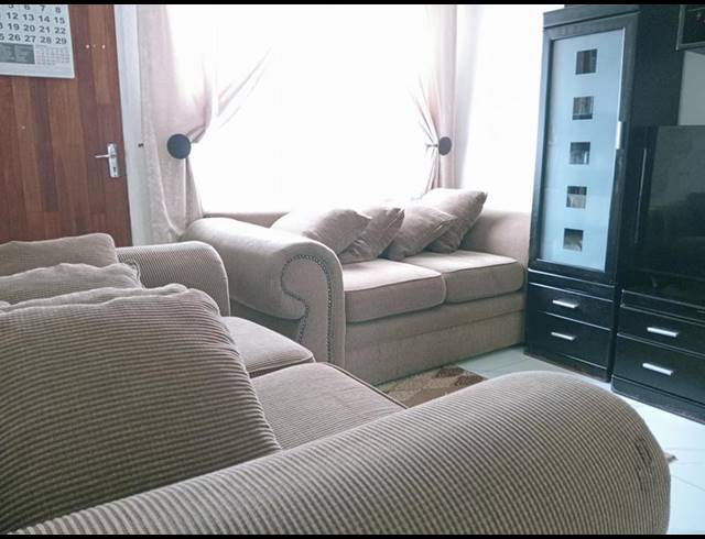 4 BEDROOM HOUSE FOR SALE IN PROTEA GLEN